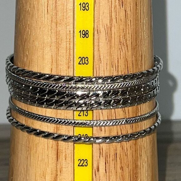 Bangle Stack Set 6 Etched Bracelet Silver Tone Alternating Width Sparkle Classic - Picture 6 of 7